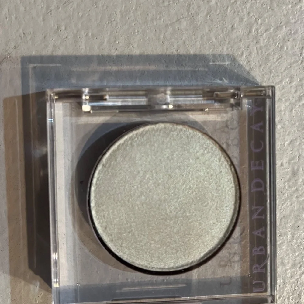 Urban Decay single shadow -Lucid-NEW WITHOUT BOX